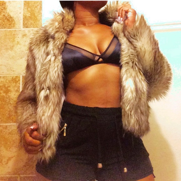 Fashion nova faux fur coat size m - Picture 2 of 2